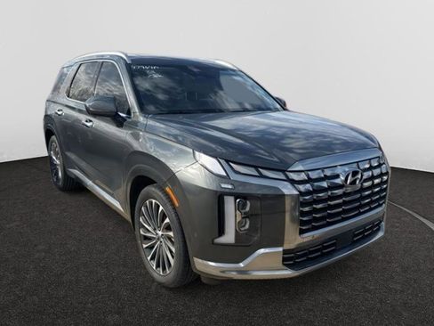 Used 2023 Hyundai Palisade Calligraphy image 1