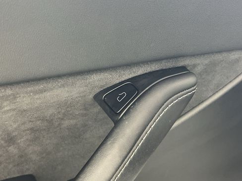 Used 2022 Tesla Model Y Performance AWD/4WD image 31
