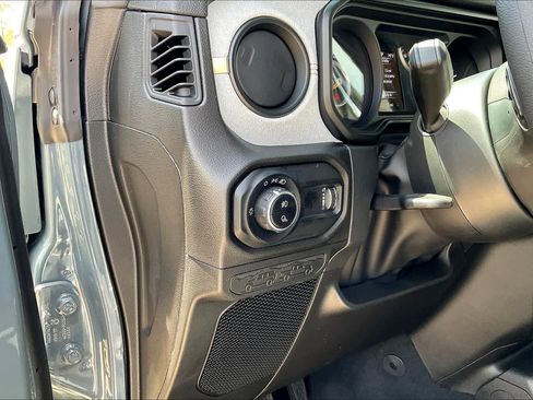 New 2025 Jeep Gladiator Sport image 19