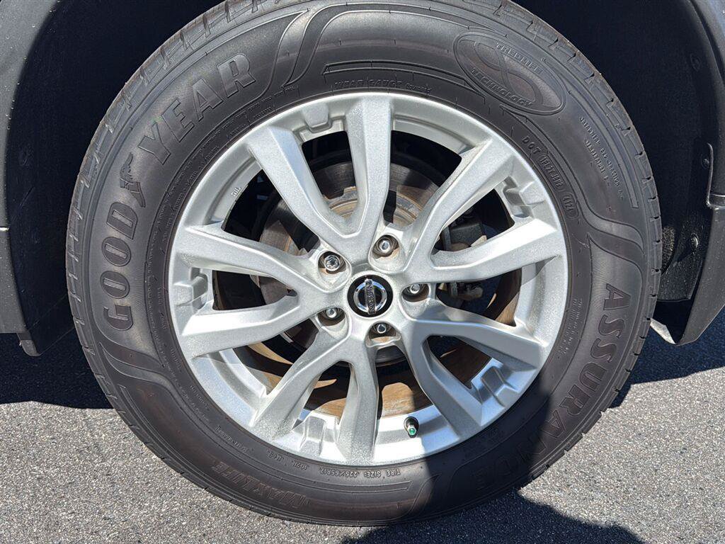 Certified 2020 Nissan Rogue SV FWD image 8