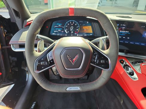 Used 2025 Chevrolet Corvette Z06 RWD image 16