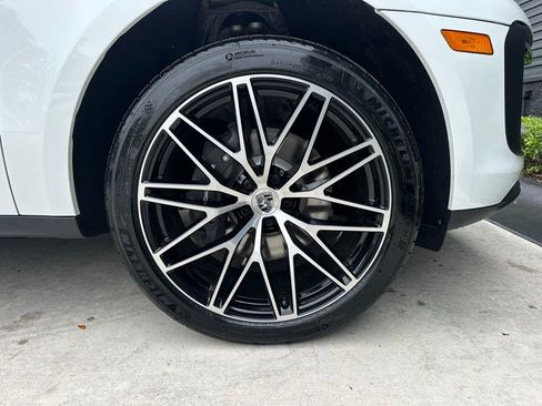 Used 2026 Porsche Macan AWD/4WD image 14