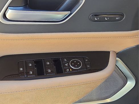 Used 2025 INFINITI QX80 Sensory image 23