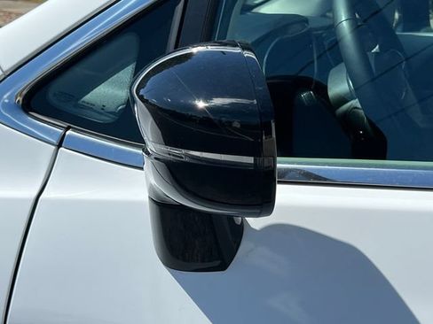 Used 2024 Chrysler Pacifica Touring-L AWD/4WD image 41