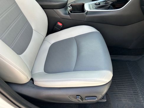 Used 2022 Toyota RAV4 Limited image 28