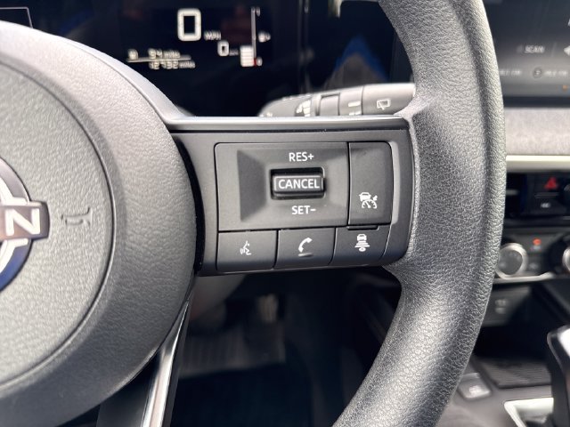 Used 2025 Nissan Kicks SV AWD/4WD image 30