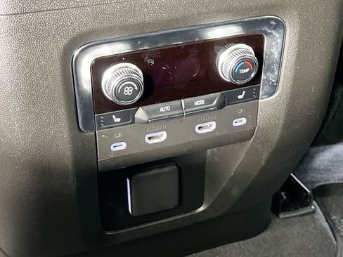 Used 2024 GMC Yukon Denali w/ Advanced Technology Package AWD/4WD image 27