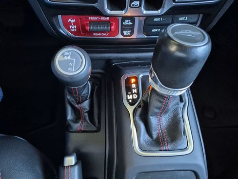 Used 2021 Jeep Gladiator Rubicon AWD/4WD image 11