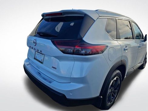 Used 2026 Nissan Rogue SV w/ SV Premium Package image 12