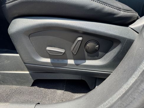 Used 2023 Ford Explorer Limited image 23