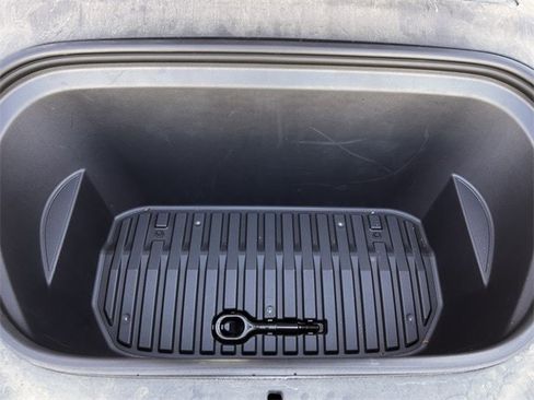 Used 2020 Tesla Model Y Long Range image 32