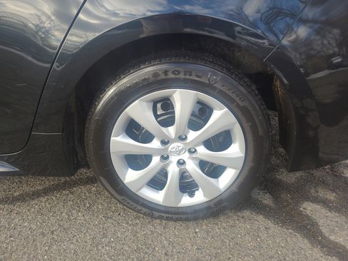 Certified 2021 Toyota Corolla LE image 10