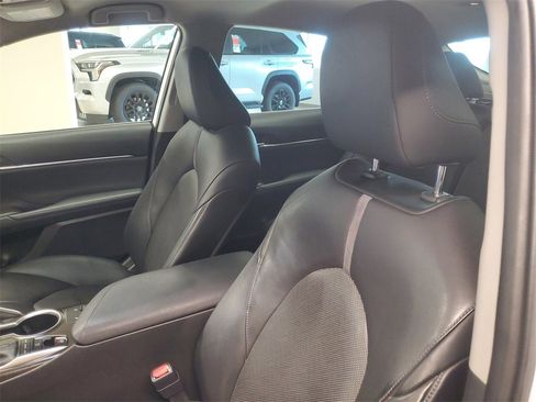 Used 2021 Toyota Camry XLE image 18