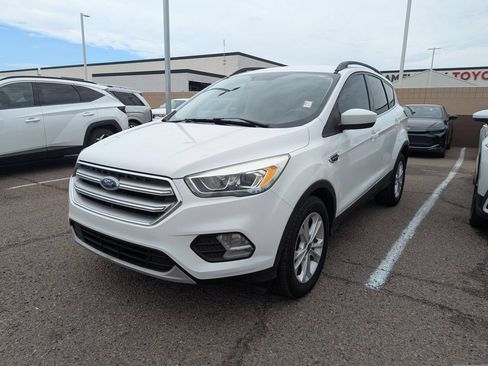 Used 2017 Ford Escape SE w/ Equipment Group 201A FWD image 8