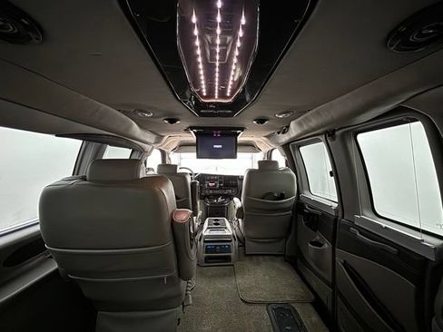 Used 2019 GMC Savana 2500 w/ Enhanced Convenience Package RWD image 3