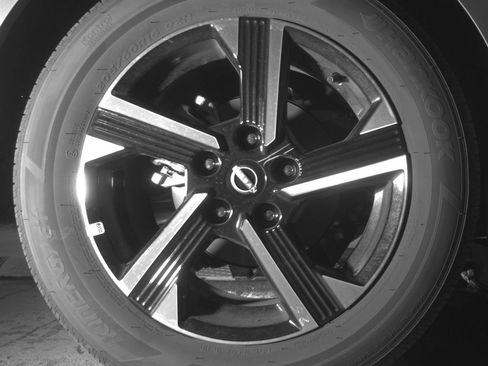 Used 2025 Nissan Sentra SV FWD image 15