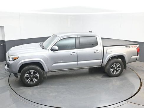 Used 2019 Toyota Tacoma TRD Sport AWD/4WD image 34
