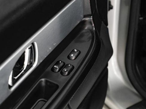 Used 2004 Ford Thunderbird image 35