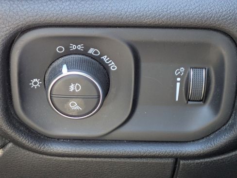 Used 2024 RAM 3500 Big Horn image 24