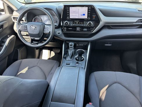 Used 2021 Toyota Highlander L FWD image 12