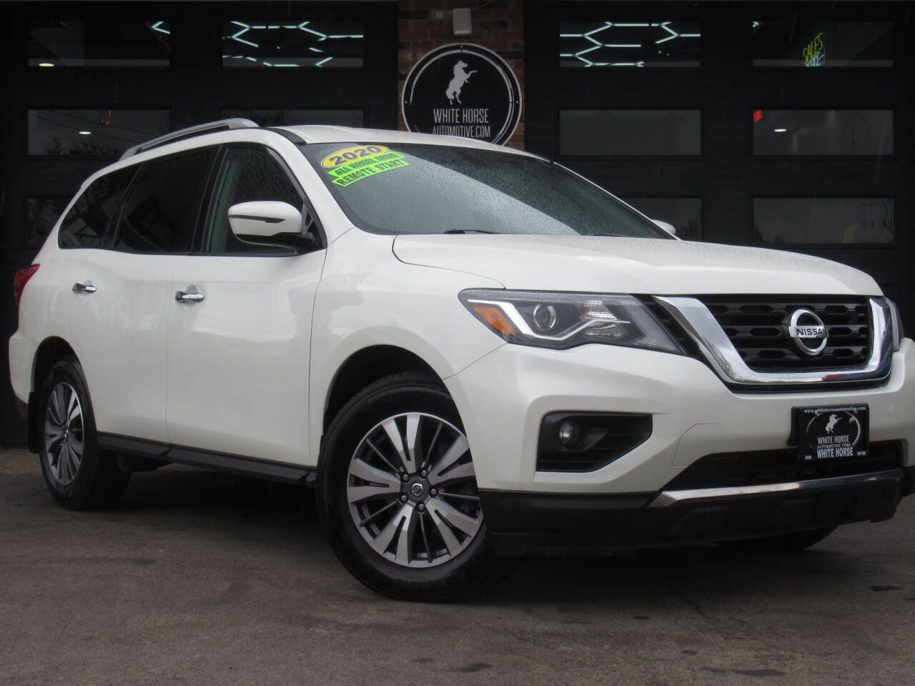 Used 2020 Nissan Pathfinder SV AWD/4WD image 2