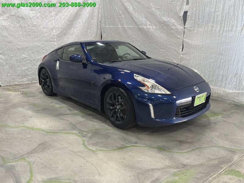 Used 2016 Nissan 370Z Coupe RWD image 2