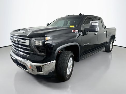 Used 2024 Chevrolet Silverado 2500 LTZ w/ LTZ Premium Package AWD/4WD image 3