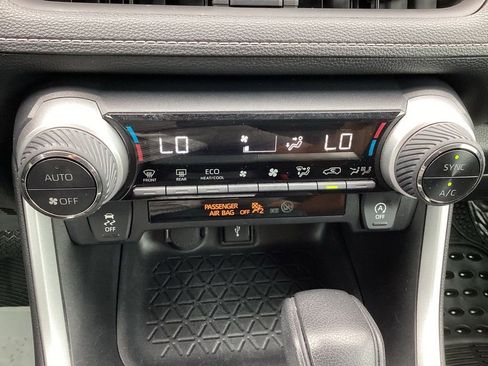 Used 2022 Toyota RAV4 XLE image 21