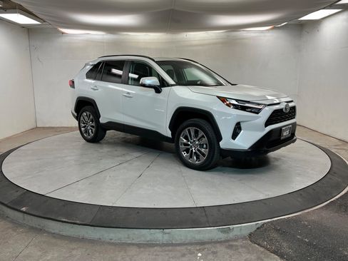 Used 2025 Toyota RAV4 XLE Premium image 8