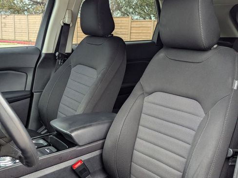 Used 2020 Ford Edge SE image 11