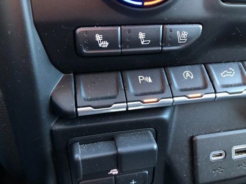 Used 2019 Chevrolet Silverado 1500 LTZ image 7