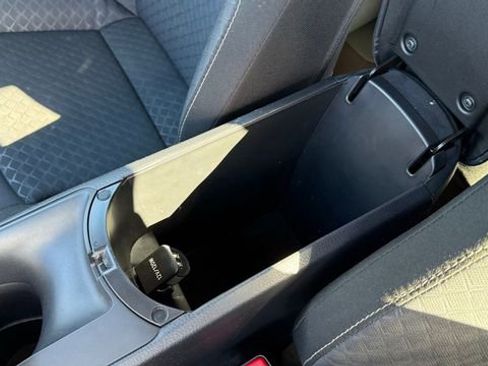 Used 2022 Toyota C-HR XLE image 23