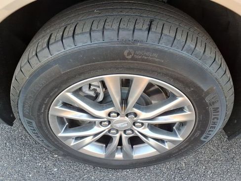 Used 2022 Cadillac XT5 Premium Luxury FWD image 14