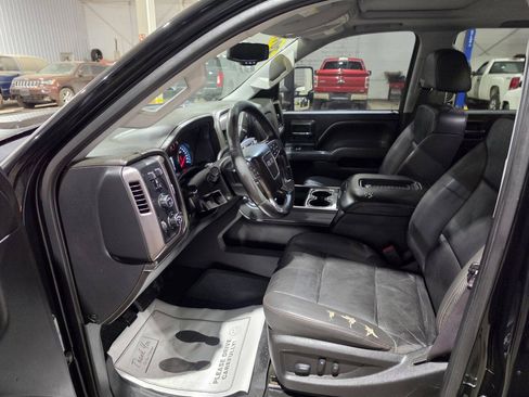 Used 2017 GMC Sierra 2500 SLT w/ All Terrain X HD Package AWD/4WD image 27