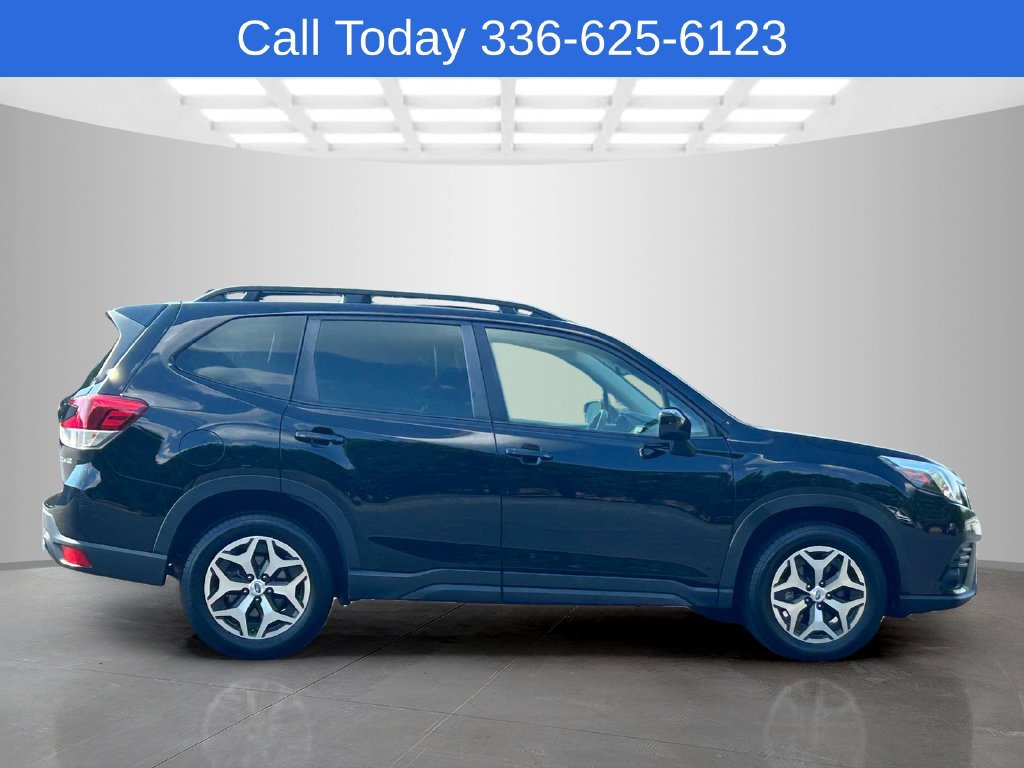 Used 2023 Subaru Forester Premium AWD/4WD image 6