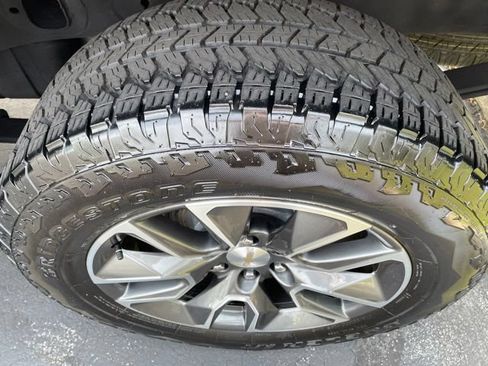 Used 2024 Chevrolet Silverado 1500 LT AWD/4WD image 29