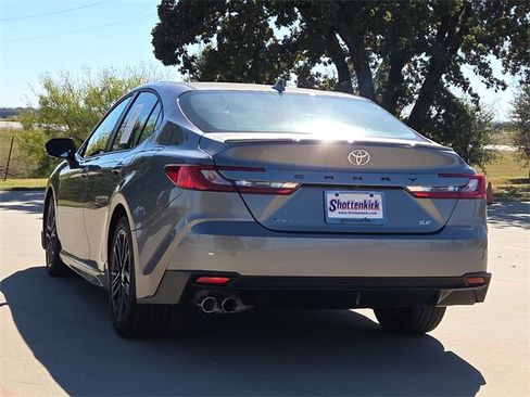 Used 2025 Toyota Camry SE image 6
