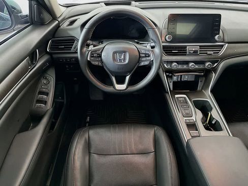 Used 2018 Honda Accord Touring image 10