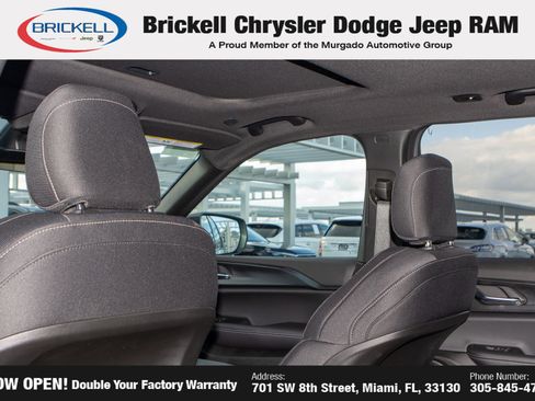 New 2025 Jeep Grand Cherokee Laredo image 17