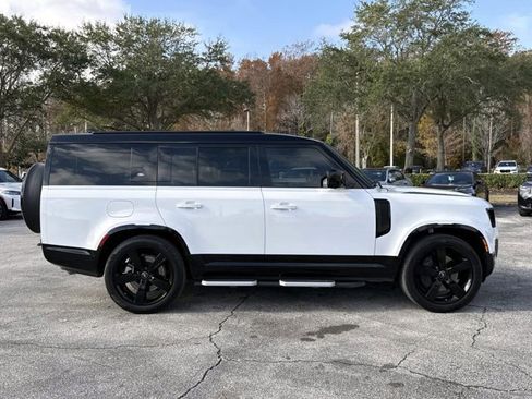 Used 2024 Land Rover Defender 130 X-Dynamic SE image 2