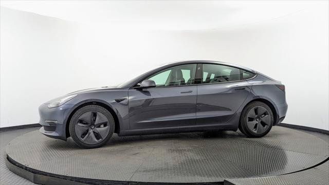 Used 2021 Tesla Model 3 Standard Range Plus RWD image 3
