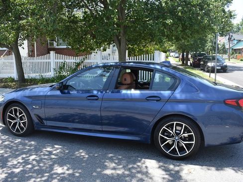Used 2023 BMW 530e xDrive w/ M Sport Package AWD/4WD image 9