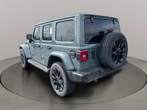 Used 2025 Jeep Wrangler Unlimited Sahara image 5