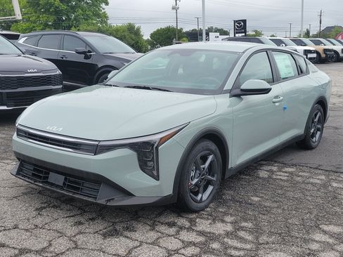 New 2026 Kia K4 LXS FWD image 3