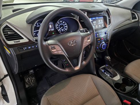 Used 2017 Hyundai Santa Fe SE image 24