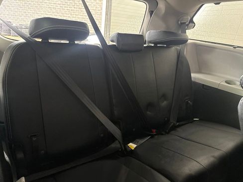 Used 2016 Toyota Sienna SE w/ SE Preferred Package FWD image 25