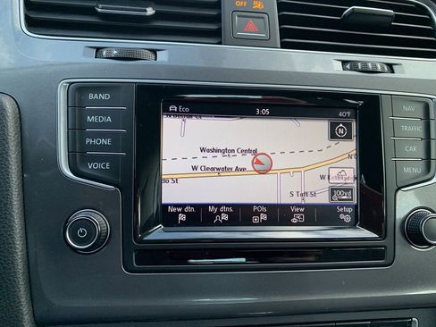 Used 2015 Volkswagen e-Golf Limited Edition image 20