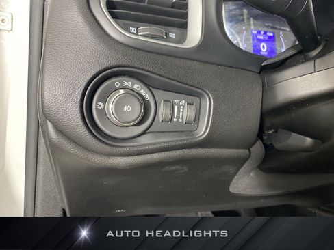 Used 2020 Jeep Renegade Latitude w/ Cold Weather Group AWD/4WD image 25