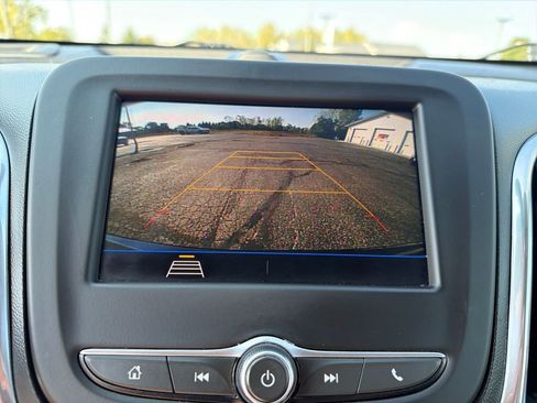 Used 2020 Chevrolet Equinox LT image 22