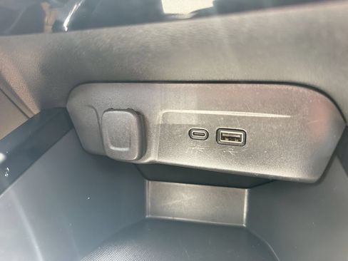 Used 2025 Chevrolet Trax LT w/ LT Convenience Package FWD image 31